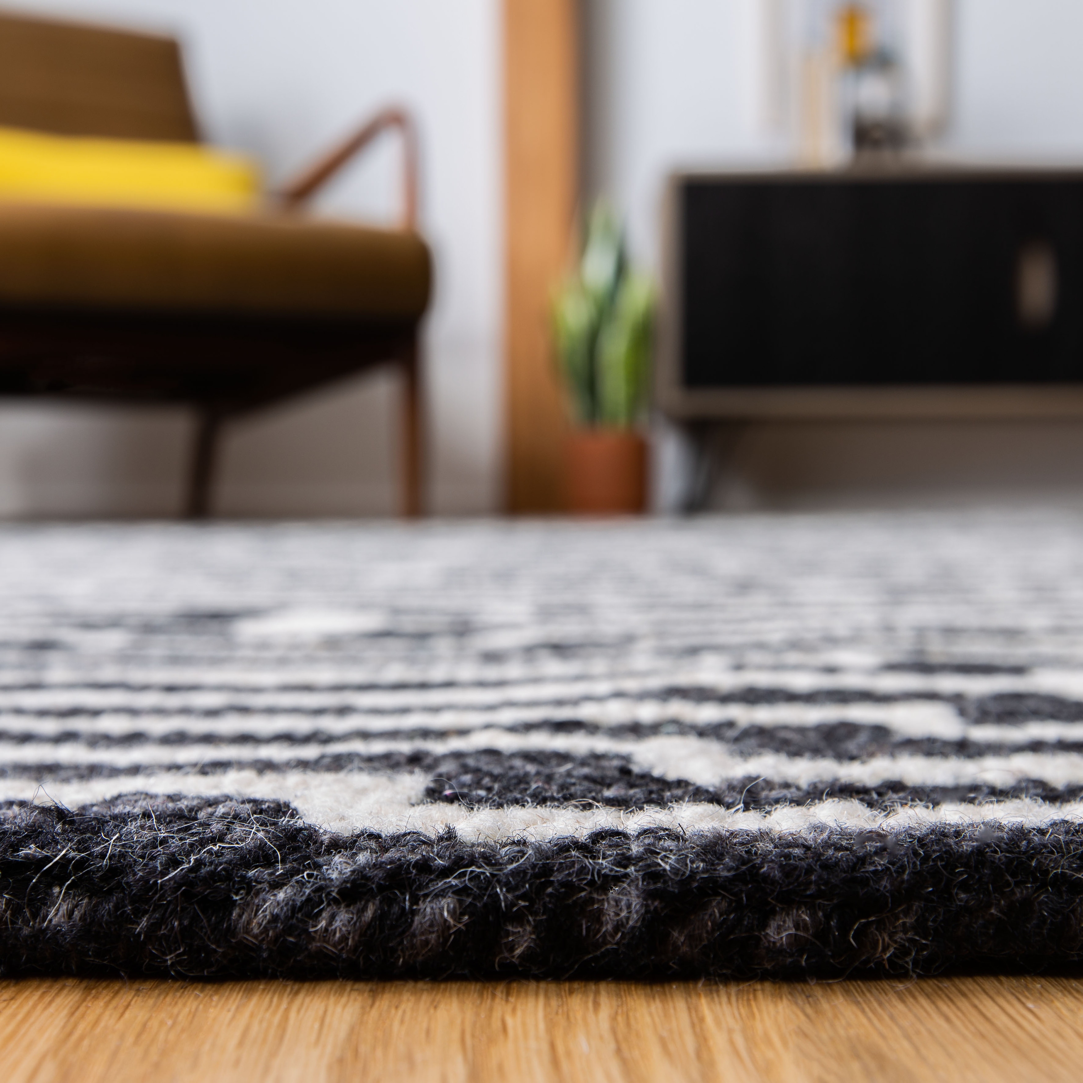 SAFAVIEH Micro-Loop Galena Trellis Striped Area Rug, Charcoal/Ivory, 5' x 5' Square