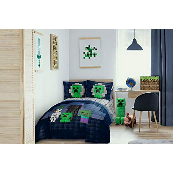 Jay Franco Minecraft Bad Night Full/Queen Quilt & Sham Set - Super Soft Kids Bedding Features Creeper & Enderman - Fade Resistant Microfiber (Official Minecraft Product)