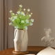 thumbnail image 1 of Arreglador de flores simuladas, vaso de agua pequeño, decoración de hogar, adorno de fiestas, plantas artificiales, diseño de 5 tallos, material plástico duradero, para sala de estar, ideal, 1 of 6