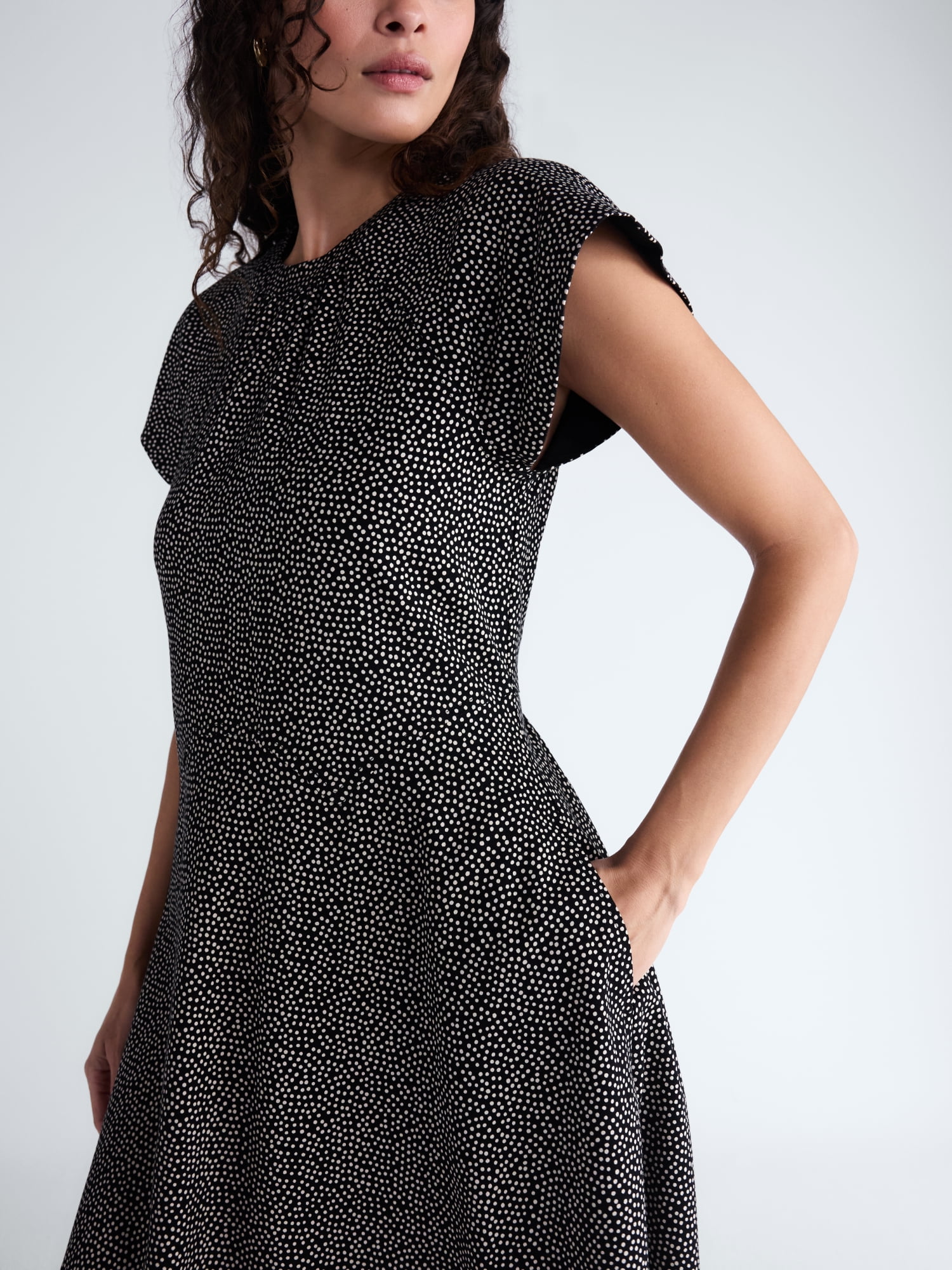 Scoop Women's and Women's Plus Mini Dress with Flutter Sleeves, Sizes XS-4X