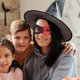 thumbnail image 4 of FELTECHELECTR Máscara de Halloween para adultos, máscara de payaso negra y roja de media cara, máscara de mascarada realista, máscara de cosplay, máscara retro vintage, máscara de cosplay de carnaval, 4 of 6