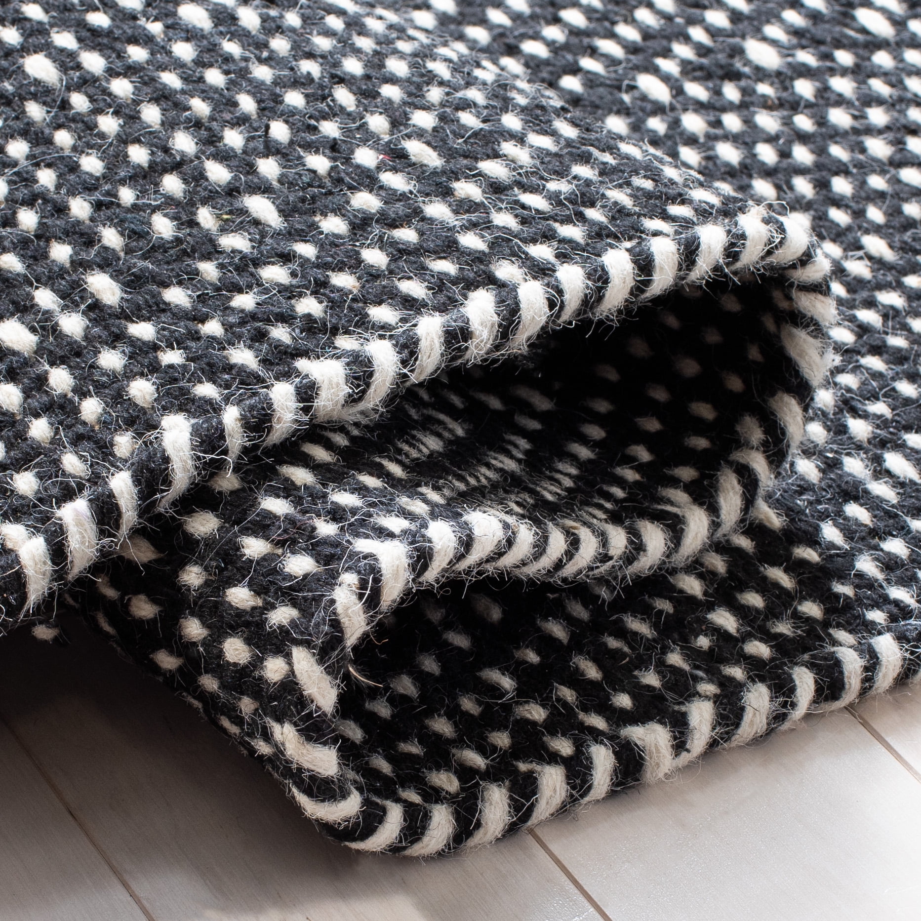 Safavieh Kilim Cynthia Diamond Area Rug, Black/Ivory, 5' x 8'