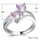 thumbnail image 4 of Anillo popular de deseo Anillo de circón para mujer Anillo de cobre chapado en platino con gema en forma de corazón doble Joyería al por mayor, 4 of 6