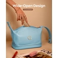 thumbnail image 4 of Bolsa de maquillaje Vogewood College personalizada con mango y brocha, 4 of 7