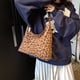 thumbnail image 4 of Bolso Mano para Mujer Piel Sintética Gran Capacidad Con Hobo Bag, 4 of 9
