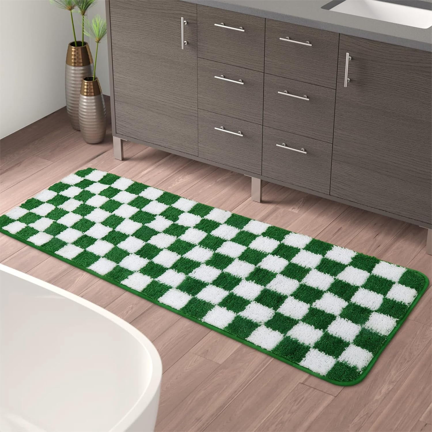 Green Bathroom Rug Runner, Modern Plaid Checkered Bath Mat for Tub, Non Skid Washable Absorbent Bath Rug Runner, Plush Fluffy Microfiber Shower Mat for Bathroom Tub Shower, 18x47 inch