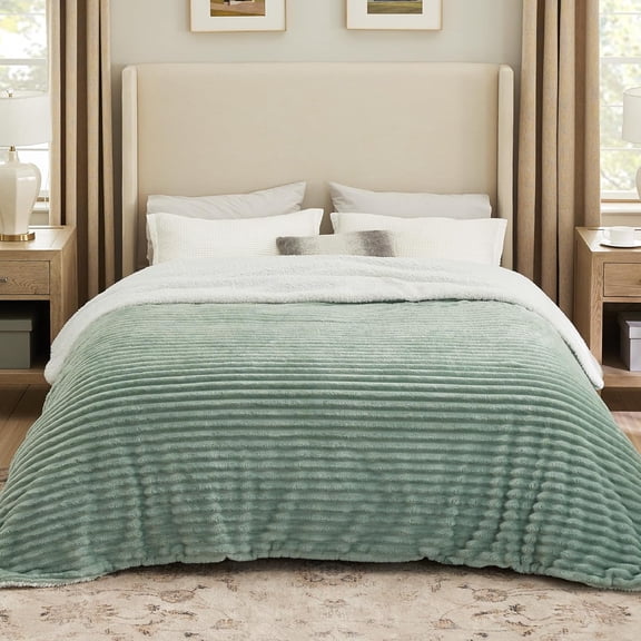 Ultra-Soft Sage Green Sherpa King Size Blanket - Cozy Fluffy Fleece Throw, 108x90 Inches