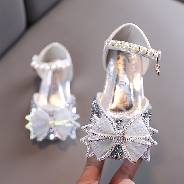 CHAOLEI Fashion Spring And Summer Girls Sandals Dress Performance Dance Shoes Flat Bottom Light Mesh Bow Sequin Rhinestone Buckle -Silver,3-3.5 Years