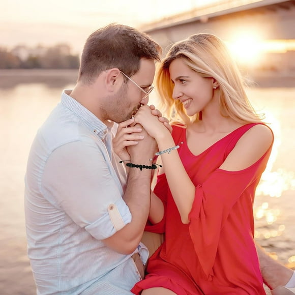 EGNMCR Valentine Day Decorations, Valentine Day Ornaments, Valentine Day Gifts Love Magnet Buckle Couple Bracelet White Turquoise Black Matte Bracelet Natural Stone Beads a bracelet