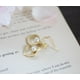 thumbnail image 2 of Xiao Hua Pendientes colgantes con diseño único de flores, dorados, 2 of 4
