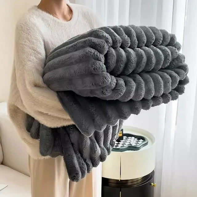 Imitation Rabbit Velvet Autumn Warm Bed Blanket or Blanket and Pillowcase Soft Warmth Winter Sofa Blankets for Throw Lap Blanket