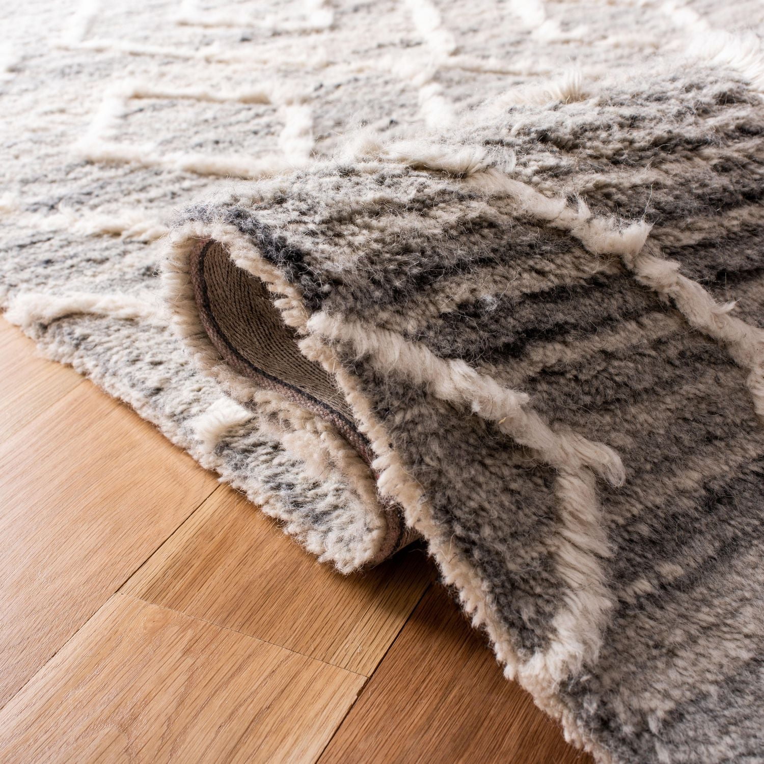 SAFAVIEH Casablanca Cleves Geometric Diamonds Shag Area Rug