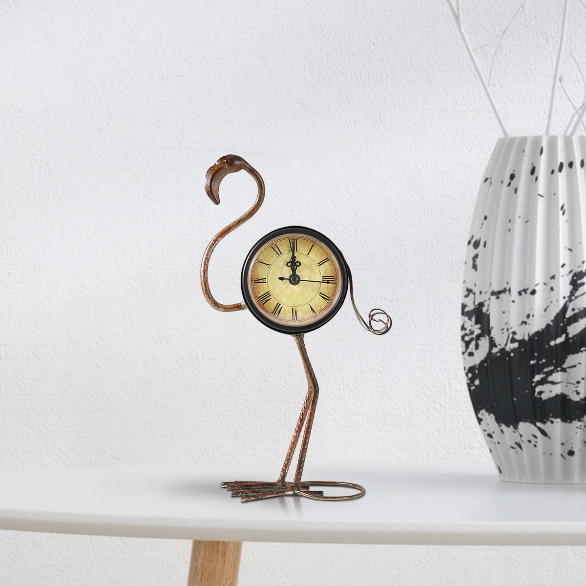 Vintage Style Clock Handmade Metal Figurine Mute Table Clock Cat Shaped