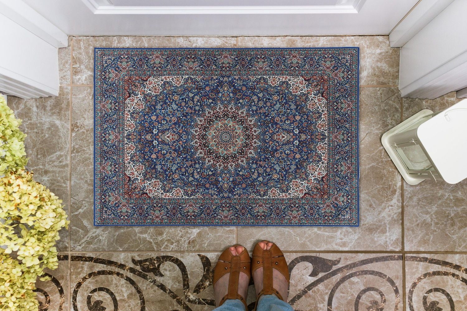 Tapis d'appoint Emerald Landis ivoire & bleu de 3 pi 3 po x 5 pi