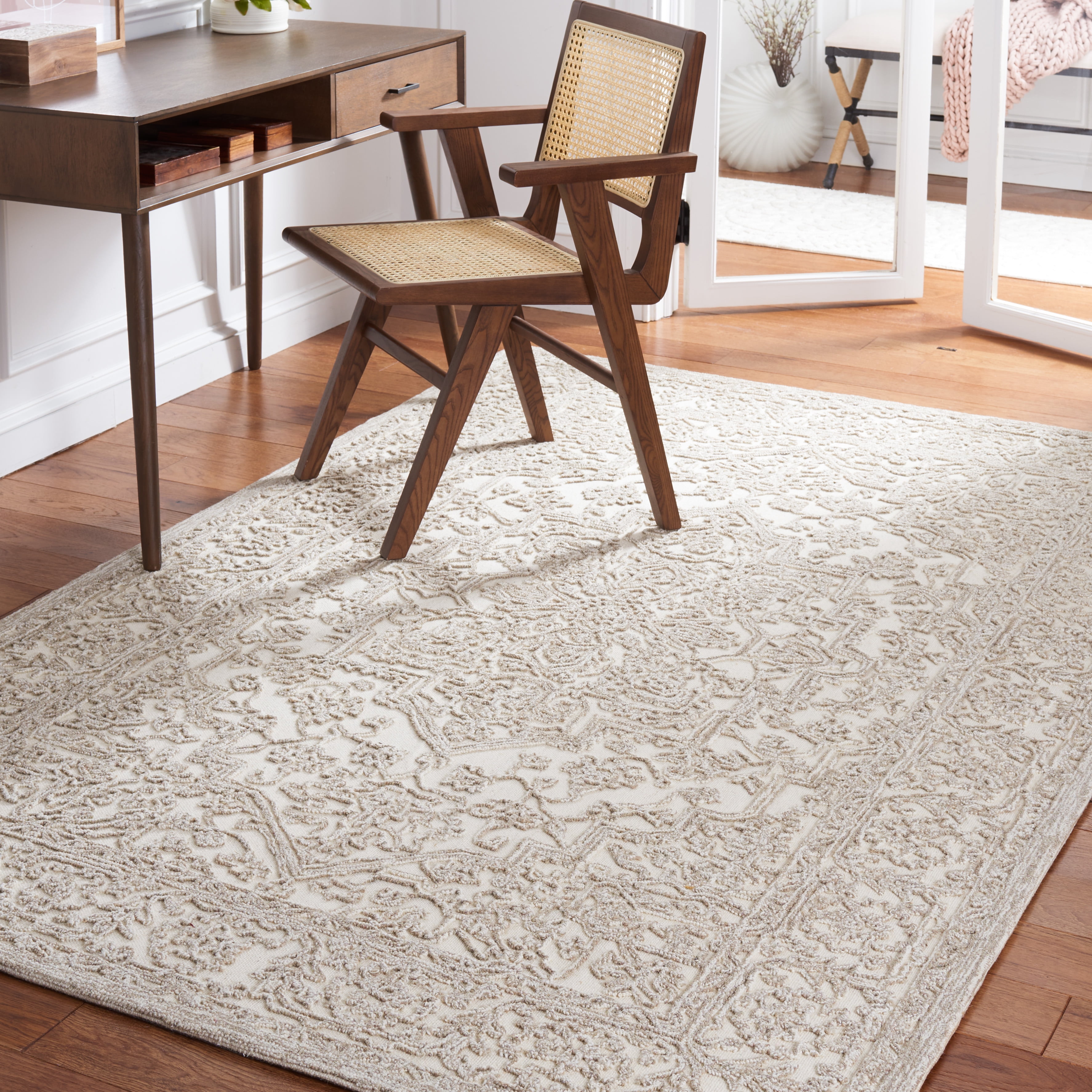 SAFAVIEH Trace Donna Floral Area Rug, Ivory/Natural, 6' x 6' Square