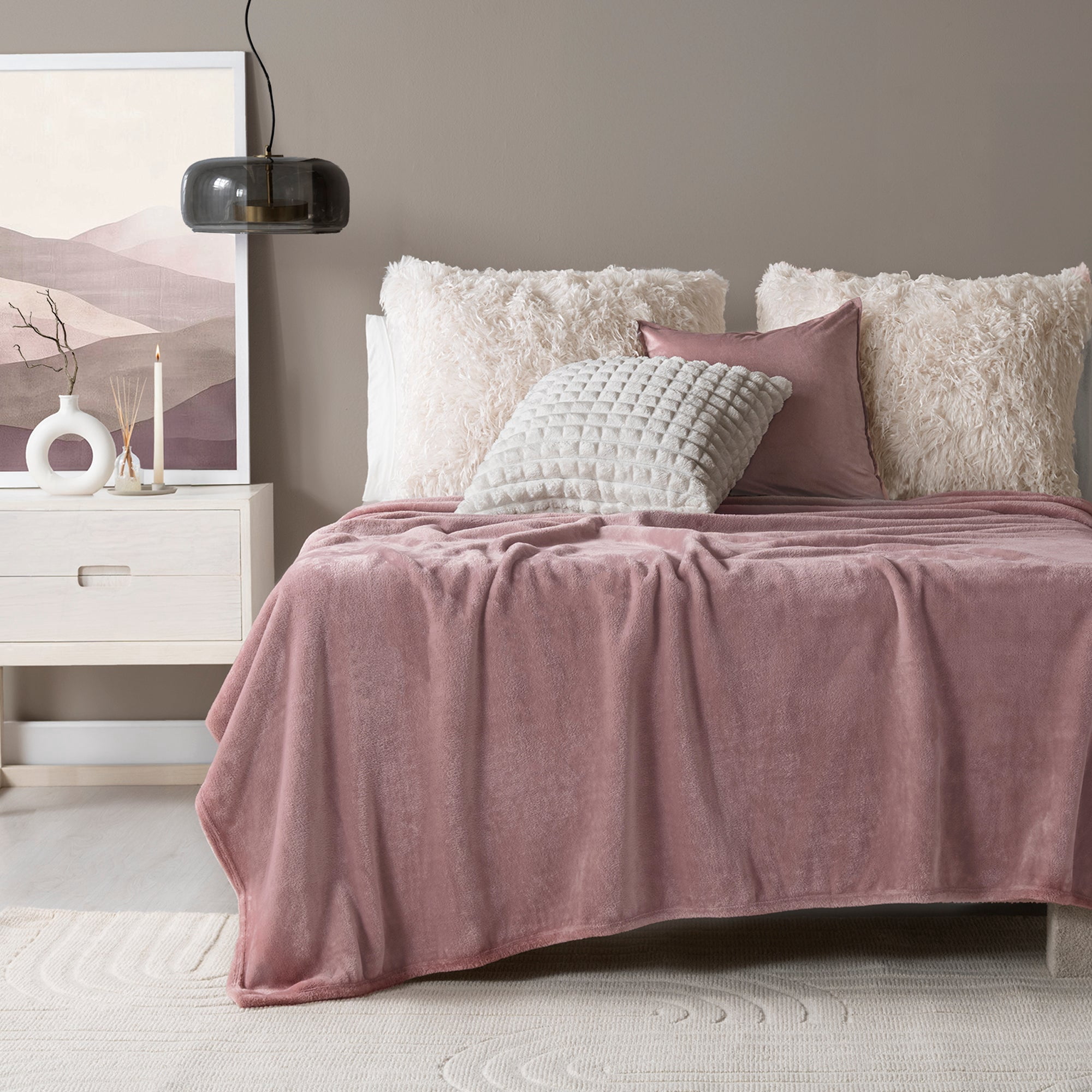 Vianney Lilac Full Size Blanket Lightweight Fleece in Rose Pink