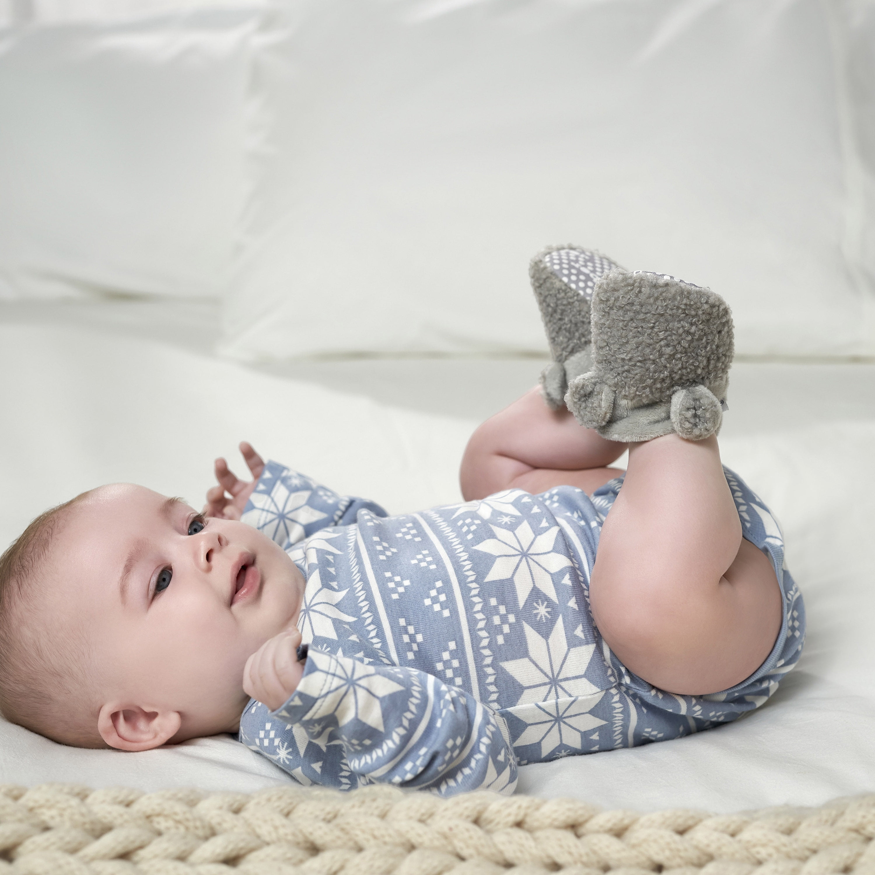 Gerber Baby Gender Neutral Long Sleeve Onesies Bodysuits, 6-Pack, Sizes Newborn - 12 Months