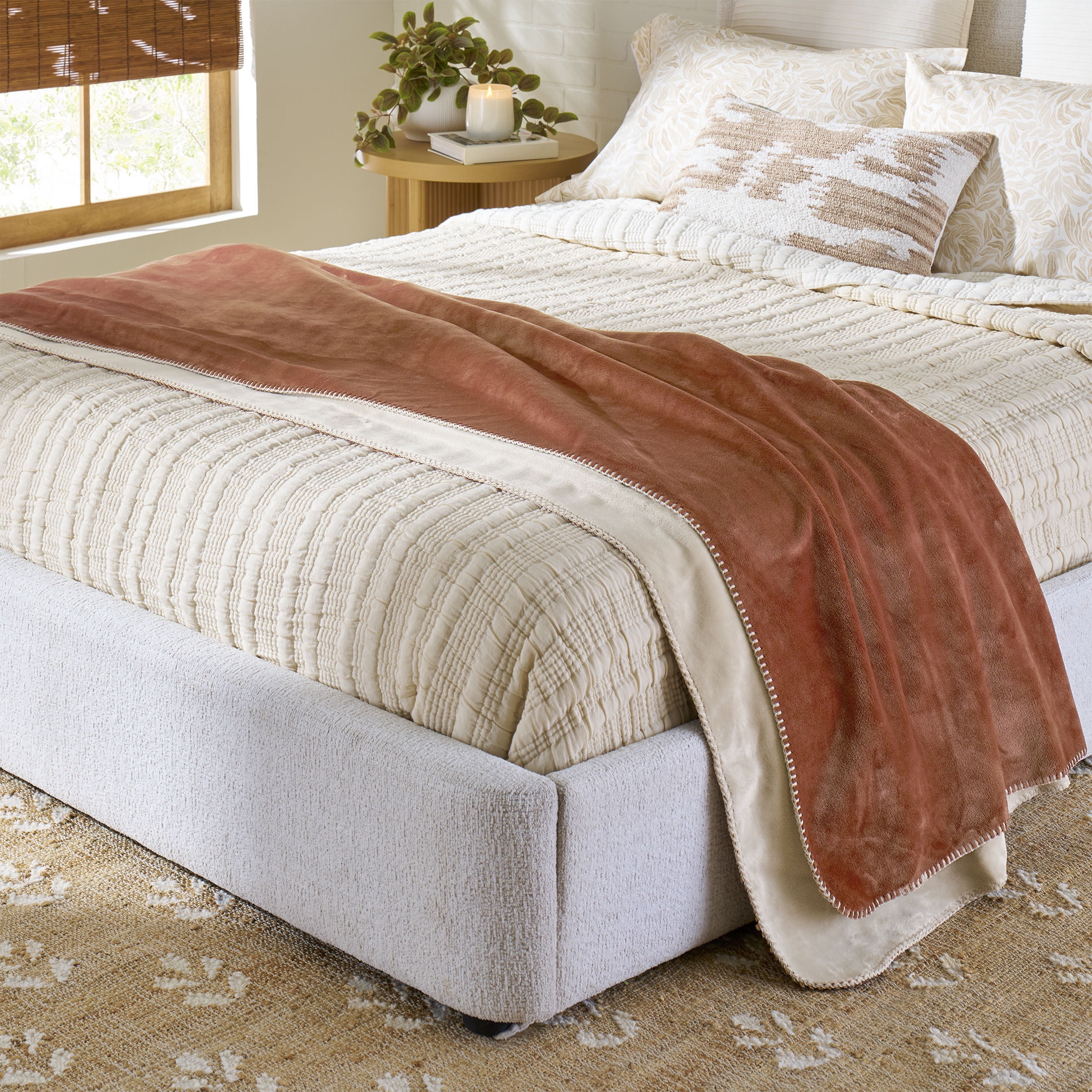 Better Homes & Gardens Reversible 2-Tone Bonded Plush Blanket, King, 108 in x 96 in