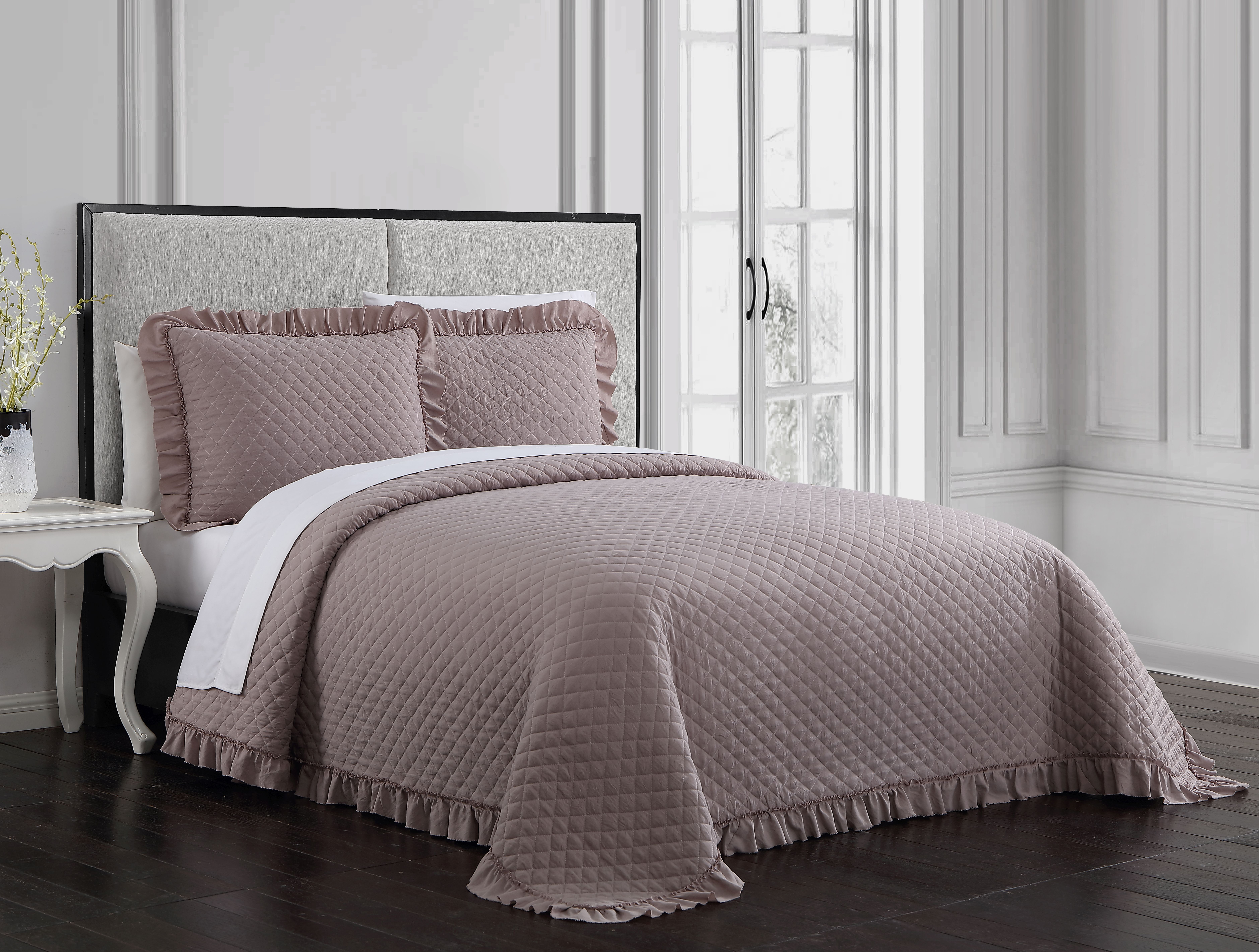 3 pc Ruffle Edge Quilt Set