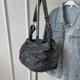 thumbnail image 4 of Bolso bandolera de nailon plisado de gran capacidad y tendencia de venta caliente para mujer 2024, 4 of 5