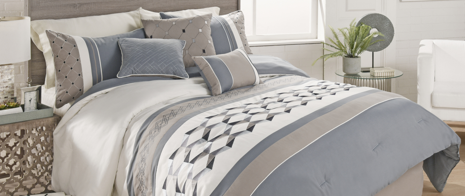 Hallmart Collectibles Bedding Brock & 7pc Queen Comforter Set