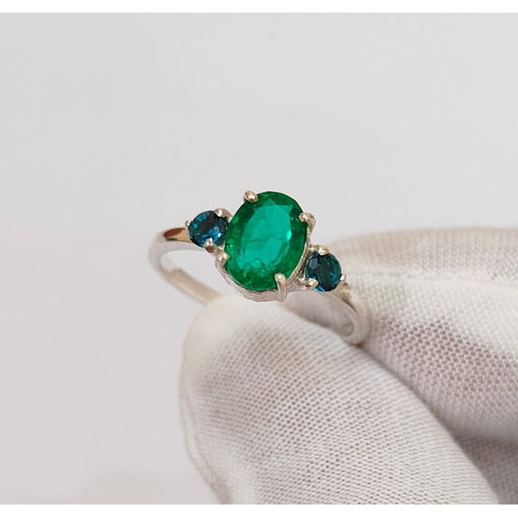 Emerald Ring, Teal sapphire ring, Oval cut emerald ring, 925 sterling silver ring, Emerald Sapphire ring, natural touch emerald ring