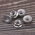 thumbnail image 2 of Tuercas de seguridad hexagonales con brida dentada M4-0.7, acero inoxidable 304, acabado brillante 18-8, rosca completa, paquete de 100, 2 of 5