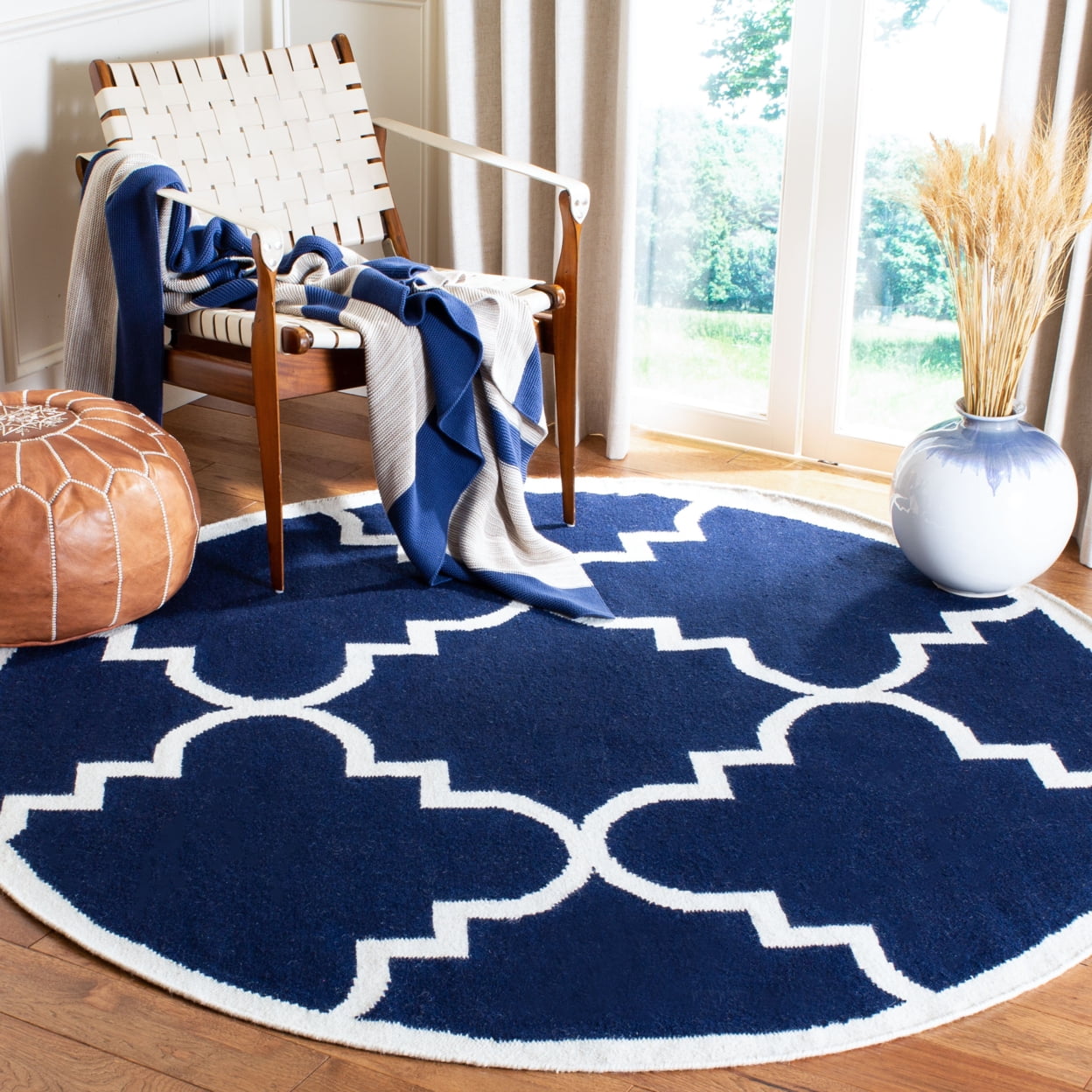 SAFAVIEH Dhurrie Tobias Geometric Moroccan Wool Area Rug, Navy/Ivory, 5' x 8'