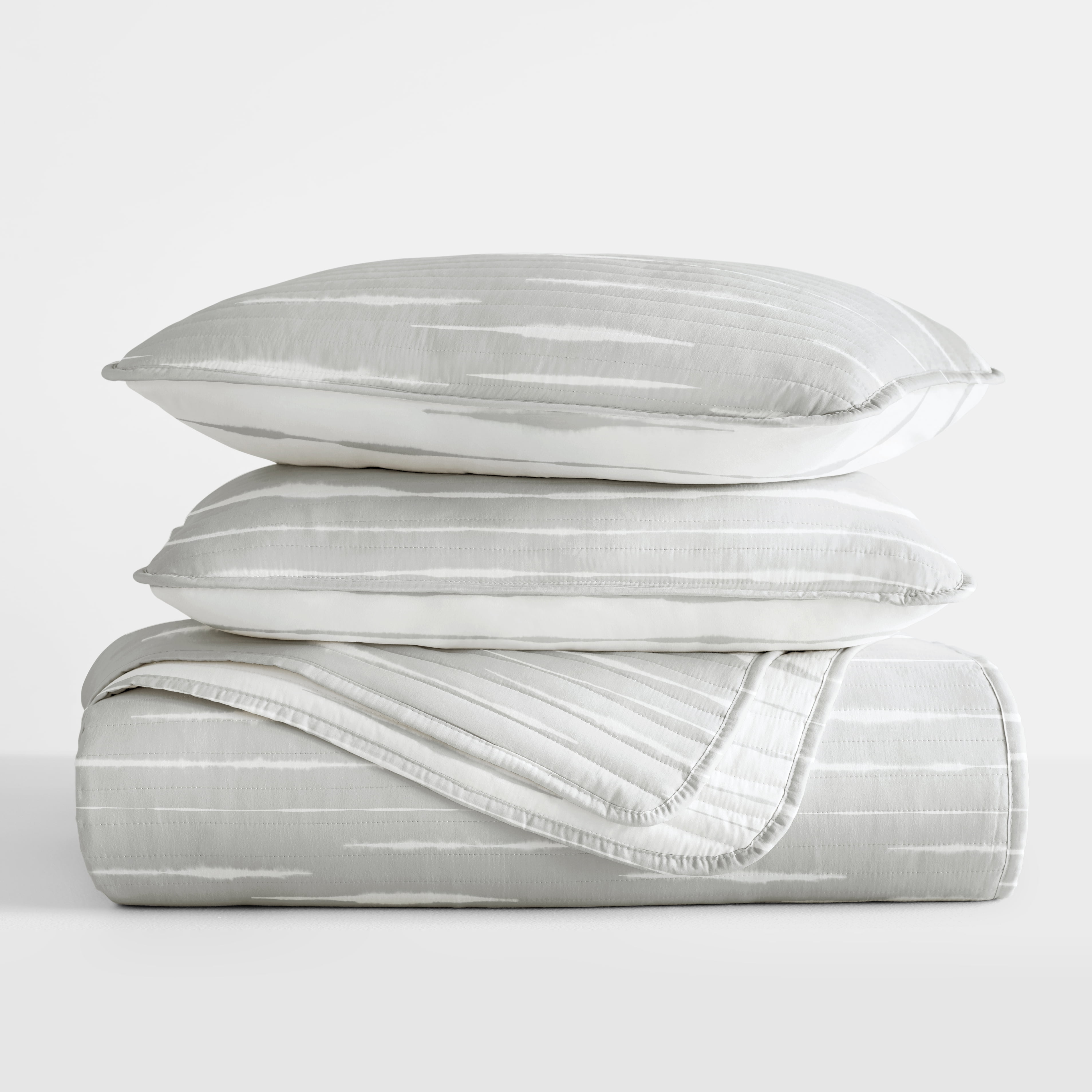 Lightweight Reversible Quilt Sets in Light Gray Horizon Patterned Coverlet for King/Cal King Size Beds by Comfort Canopy
