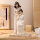 thumbnail image 2 of Escultura Elegondrar Madre e hija en resina 24,6 cm, 2 of 7