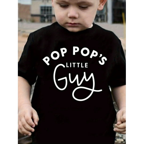 Camiseta de algodón para niño; "El pequeño de Pop Pop"; estampado cómodo e informal, cuello redondo y manga corta.