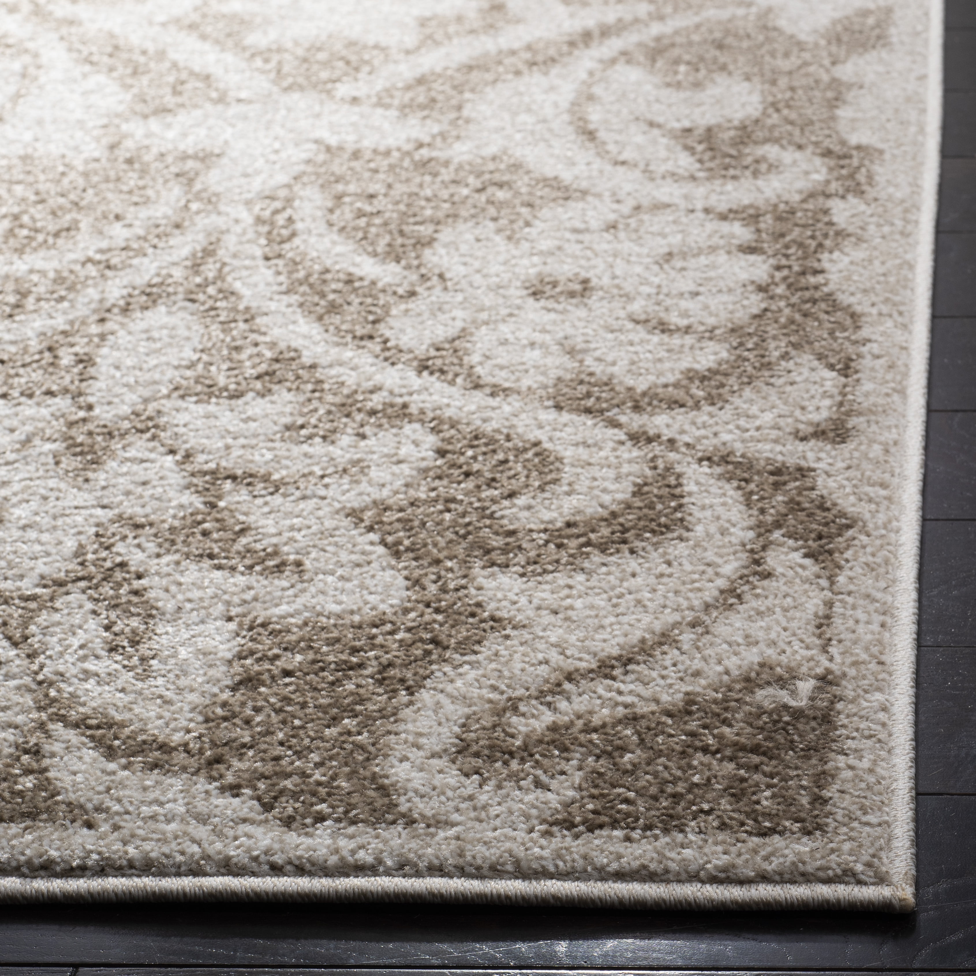 Safavieh Amherst Jerrald Geometric Area Rug, Wheat/Beige, 3' x 5'