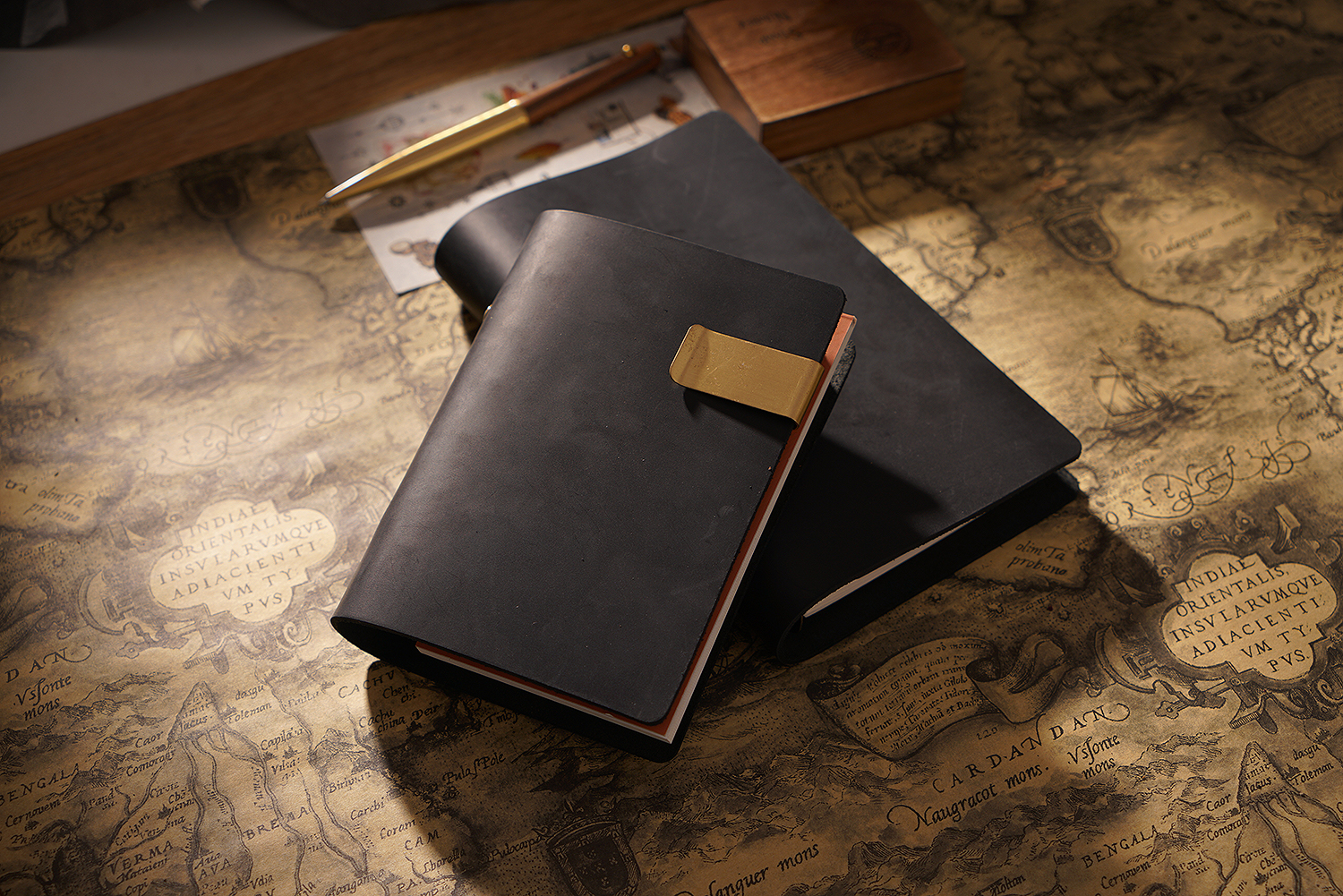 KISSKI Handmade A5 Leather Journals for Men, Refillable Planner Binder Travelers Notebook for Writing, 6 Ring Cover Notepad Holder with 160 Pages Lined, Diary Organizer Folio, 9 x 7 in, Black