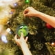 thumbnail image 4 of Adorno Navideño de Manzana | Decoración Colgante de Pvc Rojo y Verde de 5 Cm | Decoración Ligera y Duradera para El Árbol de Navidad | Decoración Festiva para Fiestas | Uso En Interiores y Exteriores, 4 of 6