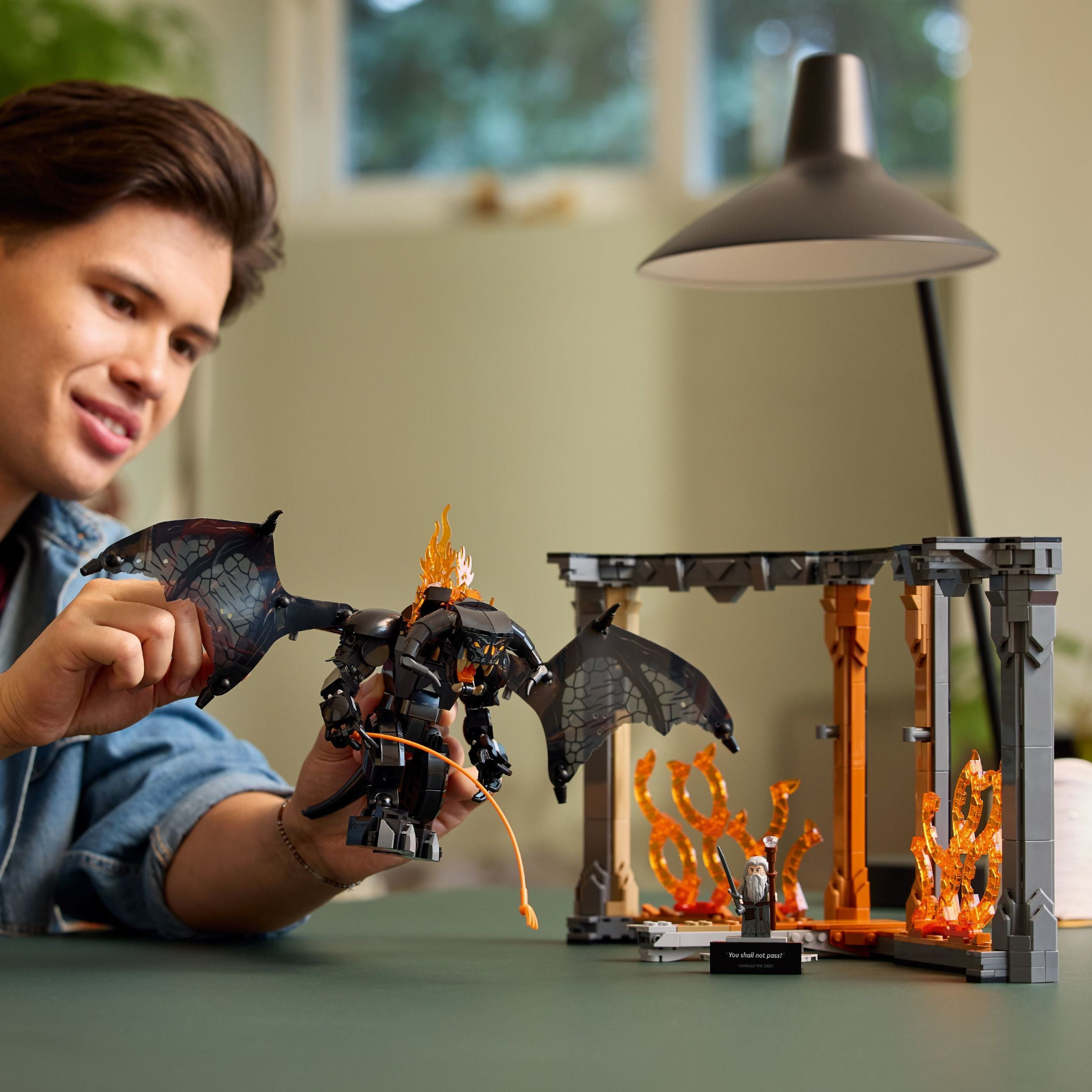 LEGO Icons Le Seigneur des Anneaux : Le Coin Lecture du Balrog , Ensemble décoratif 10367