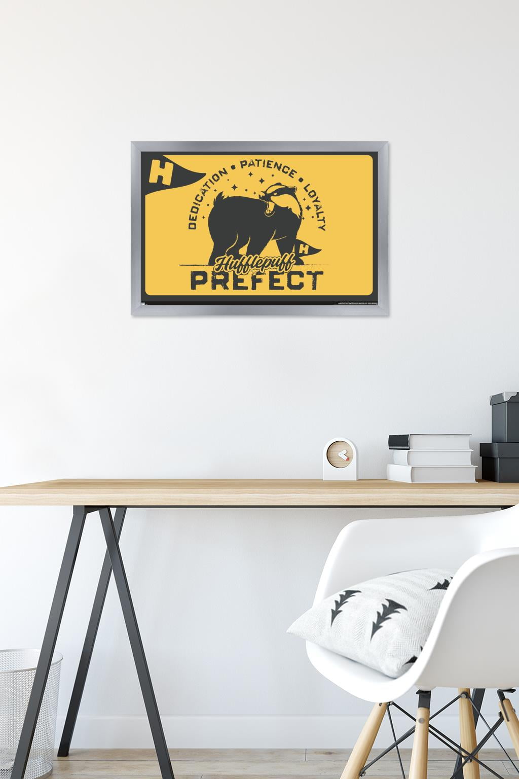 The Wizarding World: Harry Potter - Hufflepuff Clubhouse Crest Wall Poster, 14.725" x 22.375" Framed