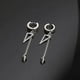 thumbnail image 5 of Pendientes de acero de titanio para hombre, con clip para la oreja, sin agujeros, sin perforaciones, para mujer, modernos, estilo hip hop, con borlas y cadena larga, 5 of 5