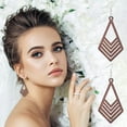 thumbnail image 4 of Fiudx Pendientes de Madera, Elegante Diseño Geométrico Hueco, Accesorio Ligero y Versátil, Forma Cuadrada Única, Prenda de Moda, para Uso Diario Informal, Disponible En 8 Colores., 4 of 5