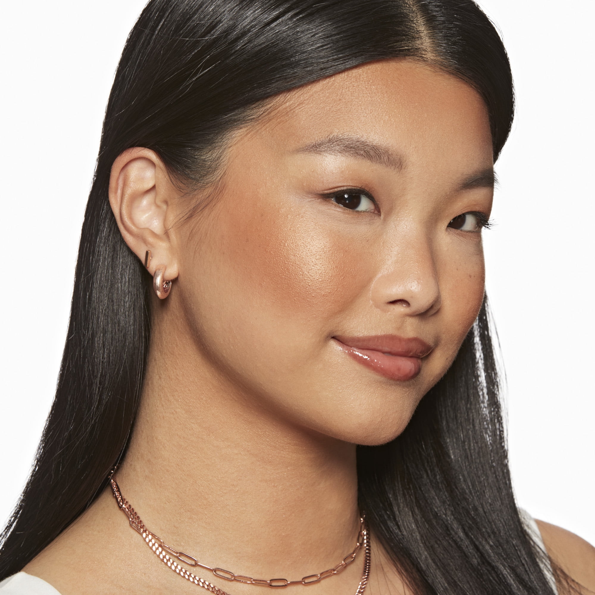 COVERGIRL TruBlend Skin Enhancer Bronzer lumineux cuit au four, fini lumineux, avec acide hyaluronique et extrait de rose blanche, se fond parfaitement, estompe les pores, 8 g (0,28 oz)