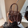 thumbnail image 3 of Bolso de diseño de nicho de moda para mujer, nuevo bolso de mano 2025, estilo extranjero sencillo, personalidad, bolso de mensajero de alta gama para viajeros., 3 of 5