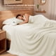 thumbnail image 3 of Juego de Sábanas de Bambú Dreamlab, Ropa de Cama Ultra Suave, Fresca, Hipoalergénica, Ecológica, Sábanas Matrimoniales de Bambú, Color Marfil, 3 of 11