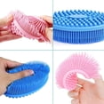 thumbnail image 2 of Paquete de 2 cepillos de baño de silicona para exfoliar la piel de la cara y el cuerpo (rosa + azul), 2 of 5