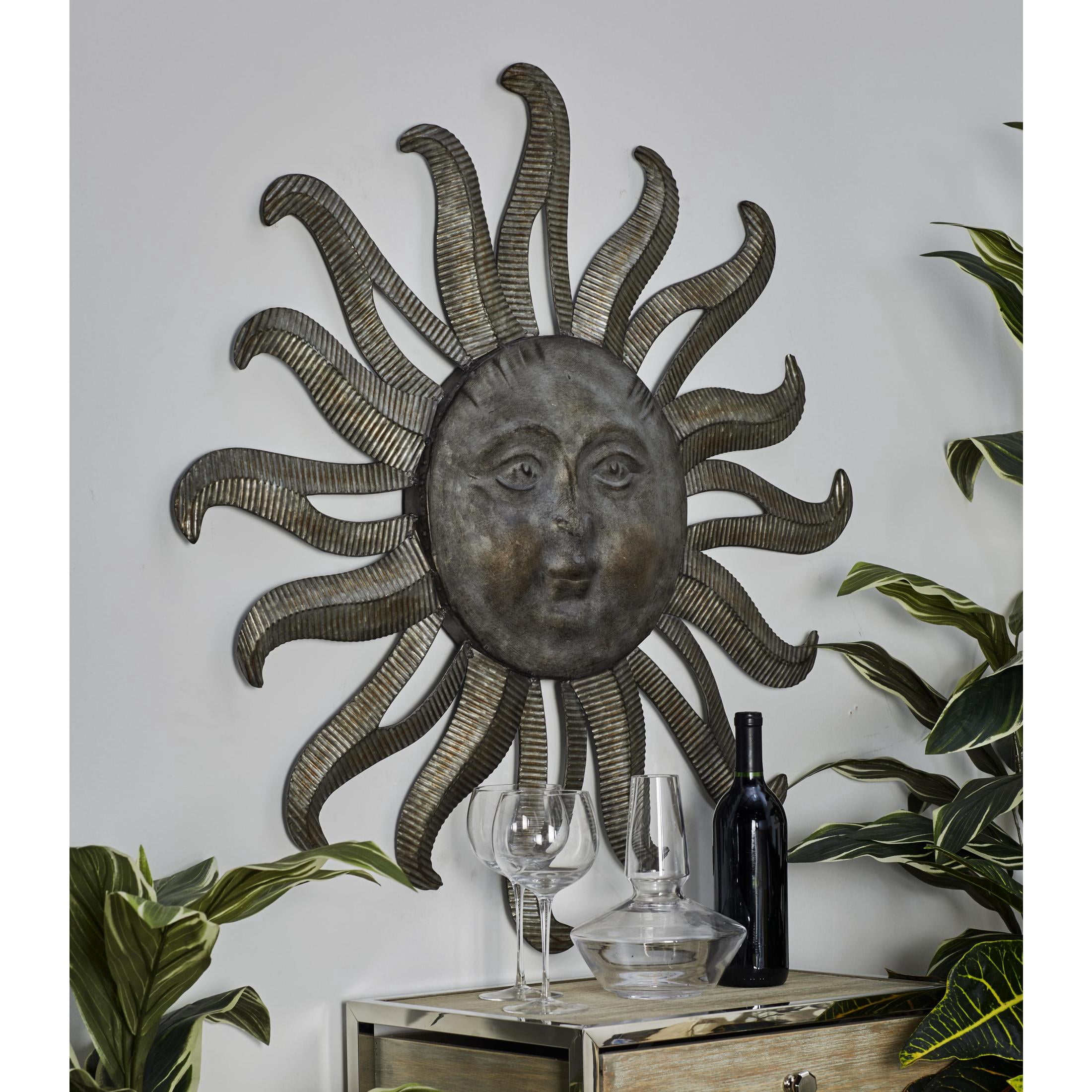 DecMode Gray Metal Sun Indoor Outdoor Face Home Wall Decor with Ribbed Detailing, 36" x 4" x 36"