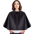 thumbnail image 1 of Capa de salón de fibra de poliéster, delantal de corte de pelo antiestático para estilistas profesionales, repelente al agua con cierre de velcro en el cuello, perfecto para cortar, teñir, peinar y, 1 of 5