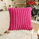 thumbnail image 4 of Funda de almohada navideña con borde, funda de cojín decorativa de felpa | Funda de cojín festiva para las fiestas | Tejido suave y acogedor con cremallera oculta, 4 of 6