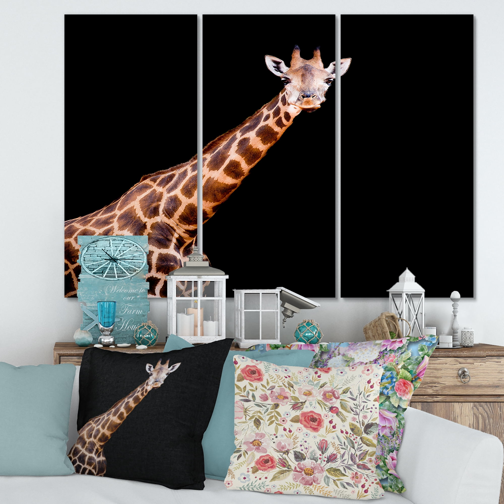 Designart ' Portrait of A Giraffe On Black Background III ' Farmhouse Canvas Wall Art Print