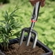 thumbnail image 1 of Horca de tres dientes de acero templado para horticultura, herramientas para plantar flores en el hogar, cultivo de hortalizas y flores, arreglos florales en macetas, horquilla de metal con, 1 of 6