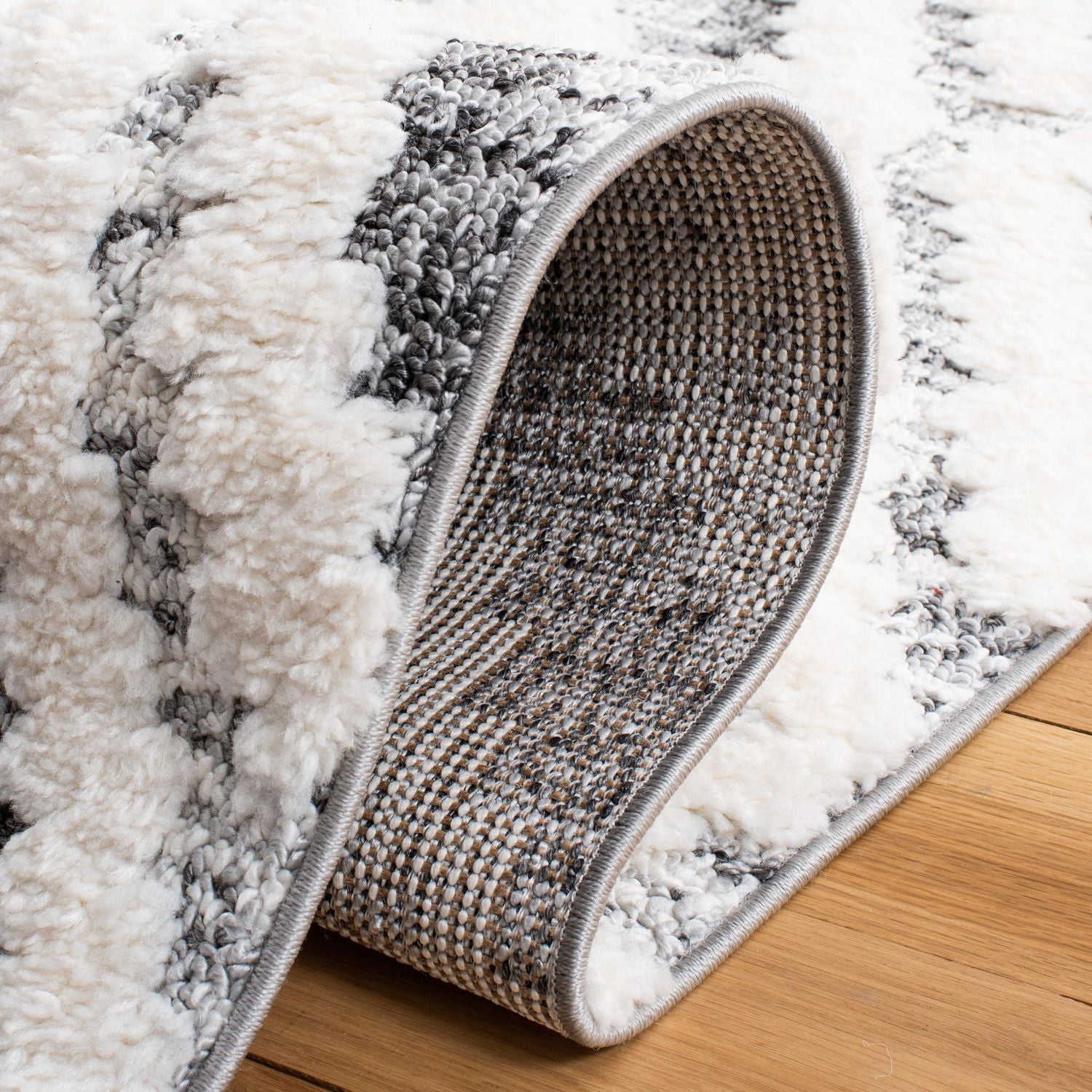 SAFAVIEH Moroccan Kensington Diamond Tassel Shag Area Rug