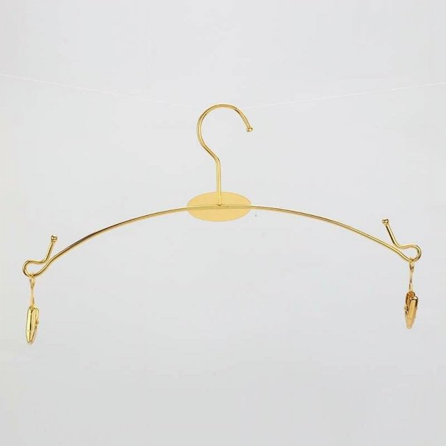 Organizador elegante de boutique, estante de metal con clips antideslizantes para exhibición de ropa interior en tiendas de lencería, resistente y duradero con revestimiento no tóxico, ahorra espacio