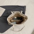 thumbnail image 4 of Versión coreana de bolso de mano de gran capacidad para mujer, nueva moda 2025, versátil, de un solo hombro, bolso de mano informal para el trabajo y los desplazamientos., 4 of 5